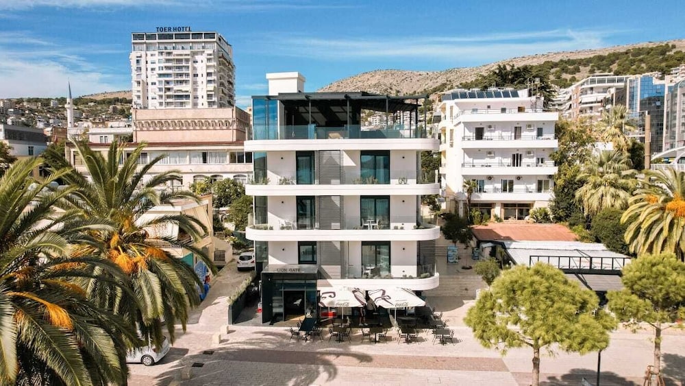 Hotel Lion Gate Hotel
