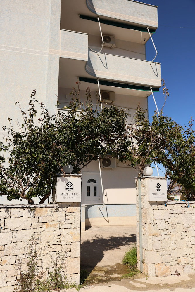 Hotel Michelle Apartments