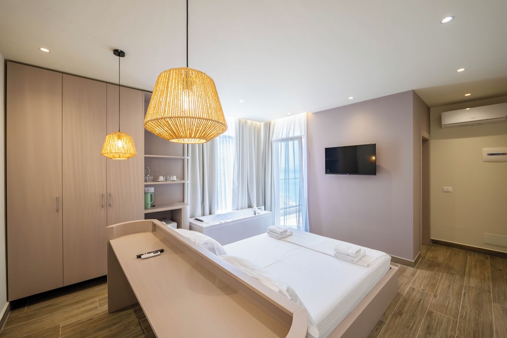 Hotel Mirage Bay Deluxe Saranda