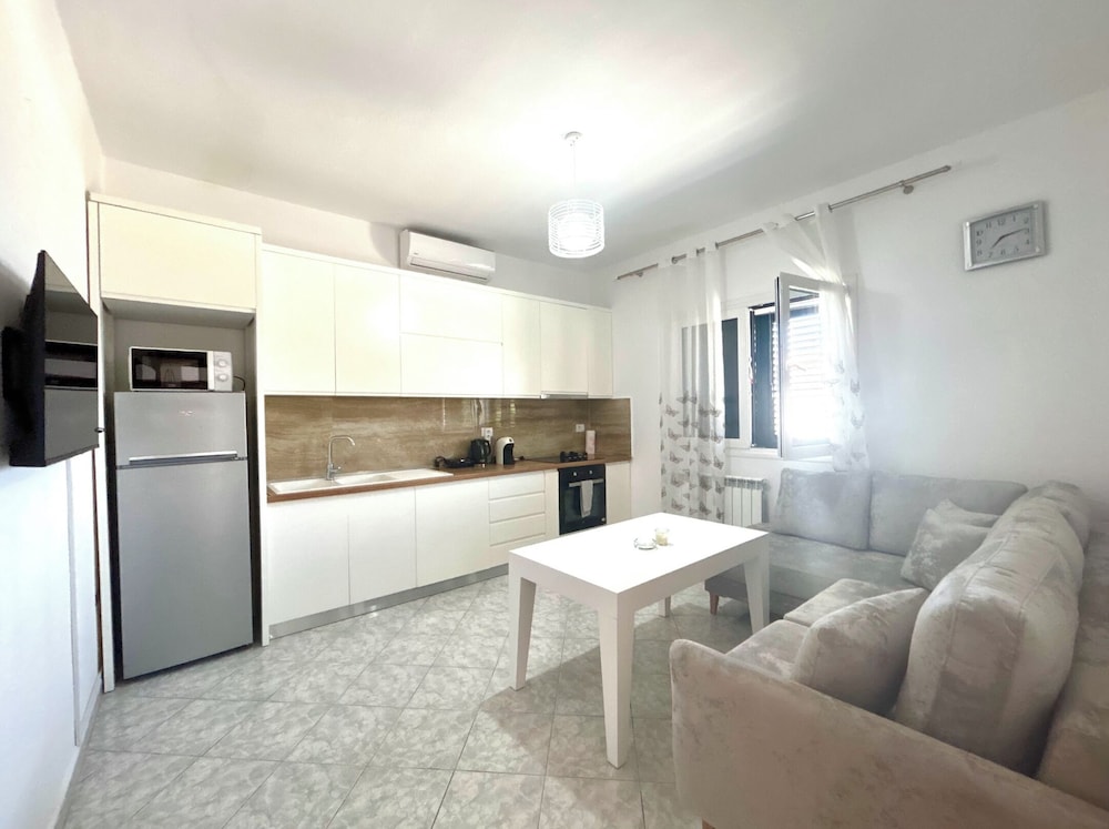 Ishëm Greenview Apartments