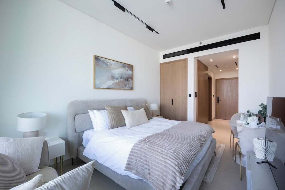 Hotel Bloomfields Studio - Binghatti Azure Jvc