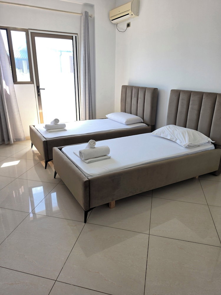 Hotel Sunrise Apartments Drymades