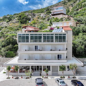 Hotel Seaview Bunec cazare Lukove