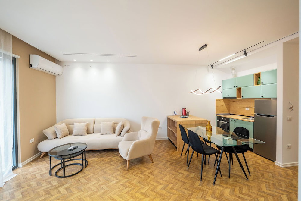 Hotel Tirent Apartment-Modern 1-Bedroom Stay Near Liqeni I Thatë
