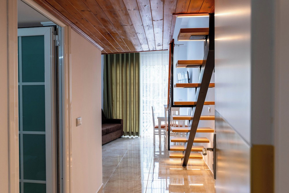 Hotel Crown Deluxe Apartments