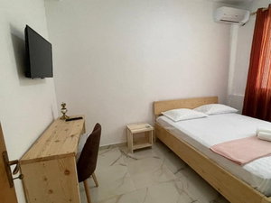 Hotel Xho's Forest Guest House cazare Velabisht
