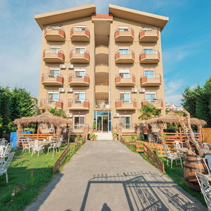 Hotel Serxhio Apartments Golem cazare Golem