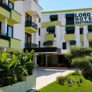 Hotel Lord Hotel & Restaurant At Autostation cazare Preze