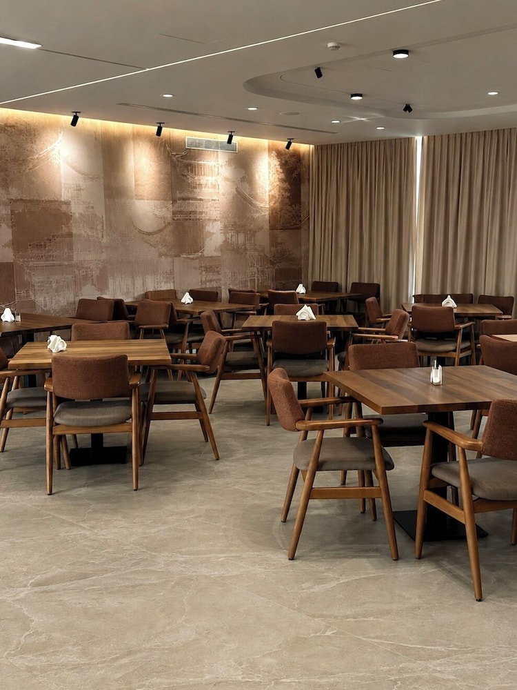 Lord Hotel & Restaurant At Autostation