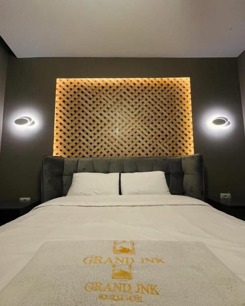 Grand Jnk Boutique Hotel