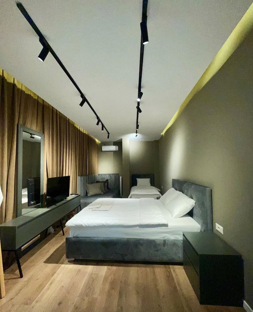 Grand Jnk Boutique Hotel