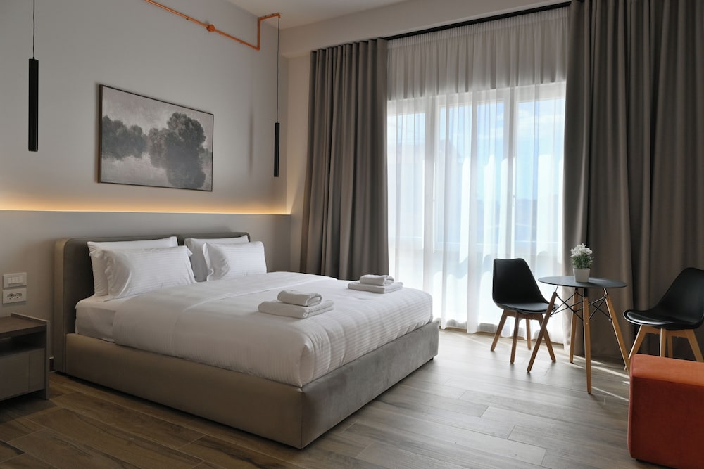 Cosmos Luxury Studio Suites