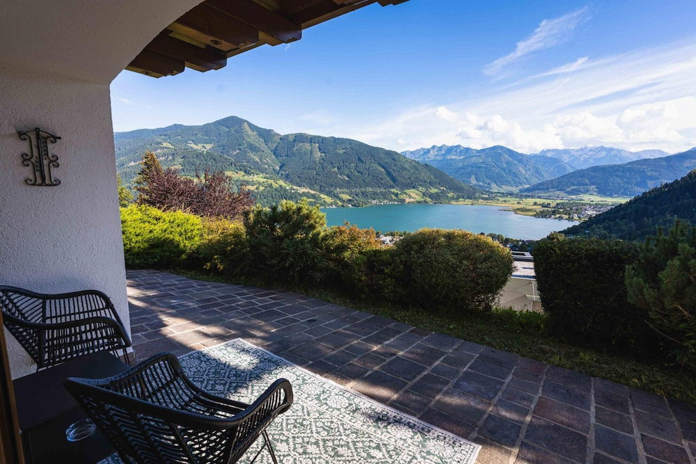 Chalet Crown Of The Alps