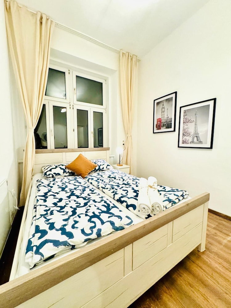 Hotel 5Br Apartment For 10 Near Alterlaa