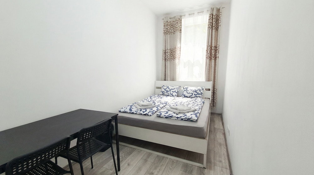 Hotel 15 Min To Vienna Center - Affordable & Simple 5Br Apt With Wifi