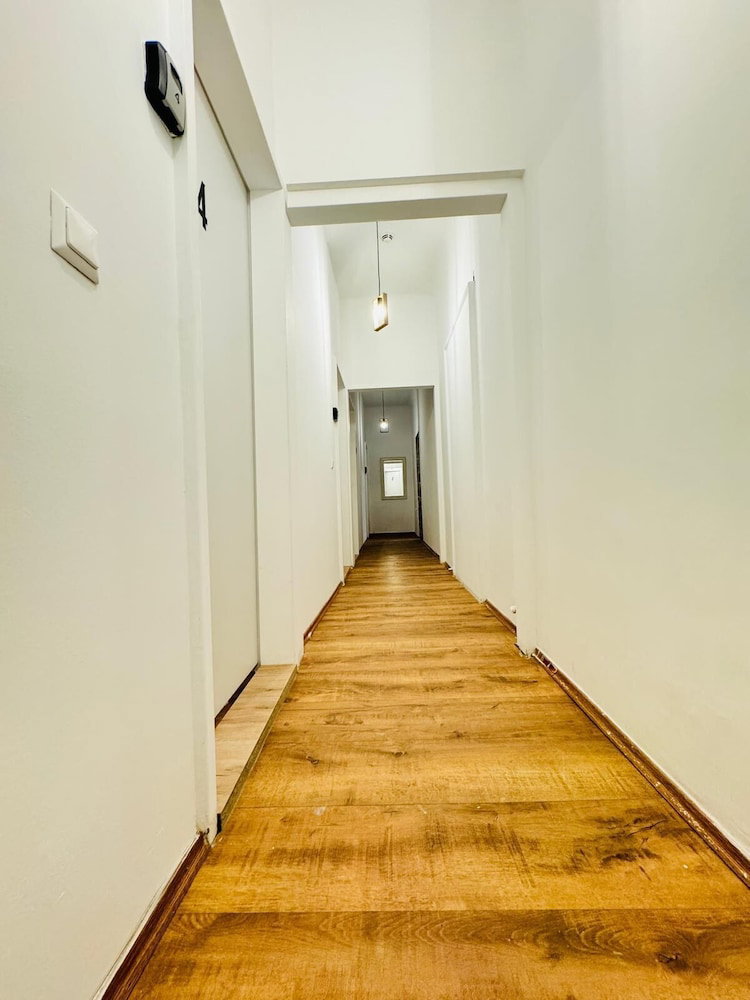 Hotel 5Br Apt For 10 Walk To Kaufpark Alterlaa