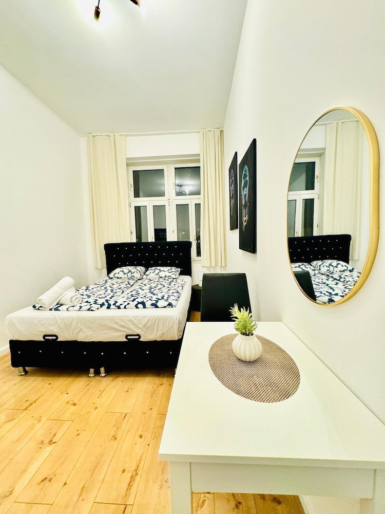 Hotel Elegant Five Bedroom Residence Alterlaa