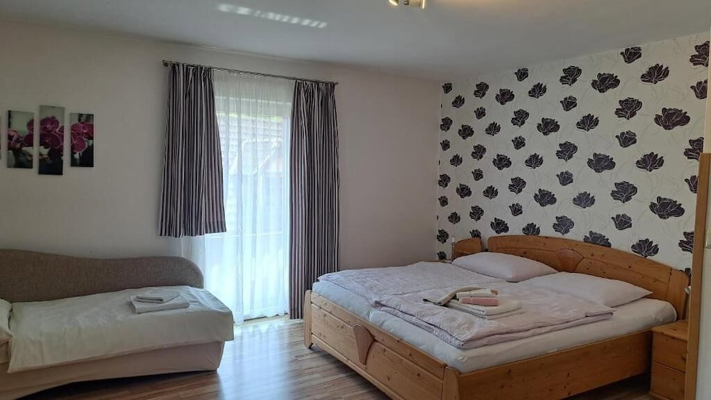 Hotel Gästezimmer Tiefenbacher