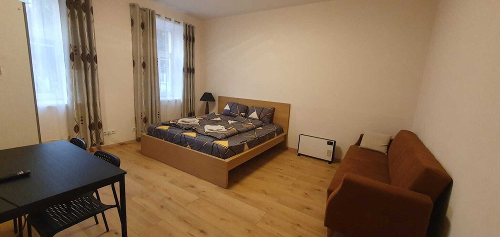Hotel Affordable Private Rooms Close To City Center With Smart Tv