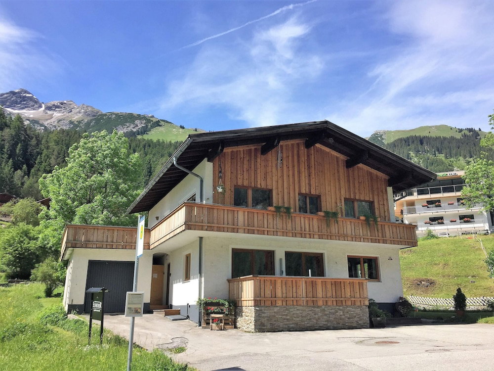 Hotel Chalet In Steeg Near Ski Slopes
