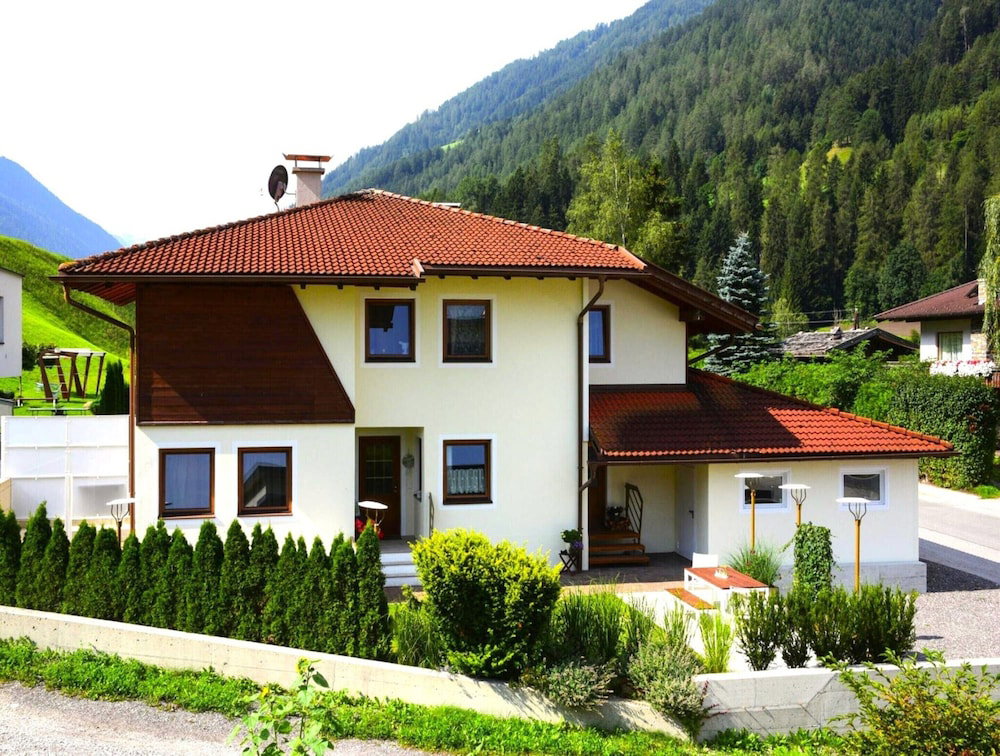 Hotel Apartment In Fulpmes Near Stubai Glacier