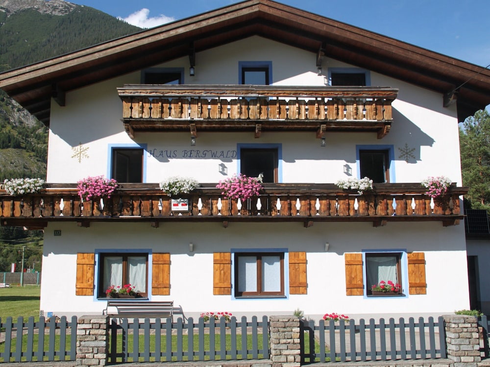 Hotel Holiday Flat Zugspitze Arena Ski Slopes