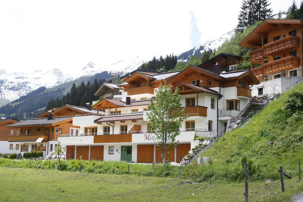 Hotel Chalet In Saalbach Near Ski Lift