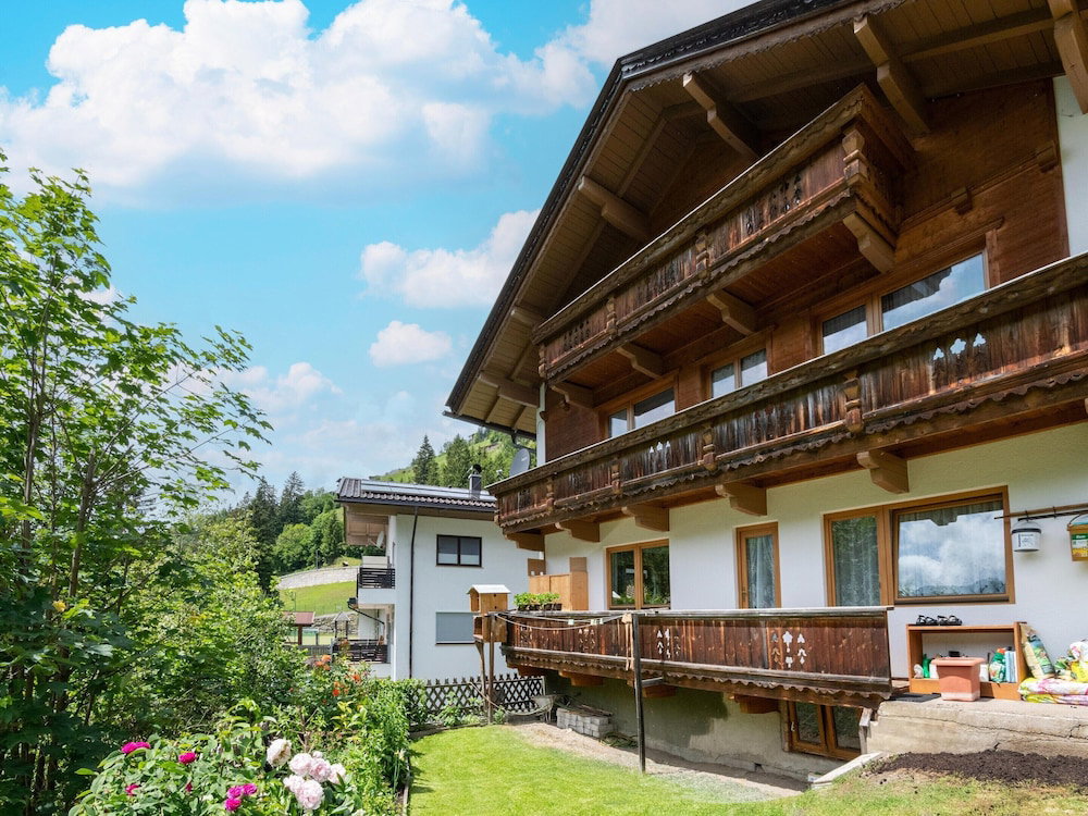 Hotel Chalet In Mayrhofen Near Ski Slopes