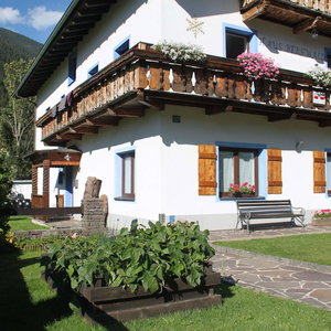 Hotel Fabulous Apartment In Bichlbach cazare Bichlbach