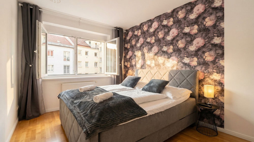 Hotel Central Vienna Modern 1Br Apt Balcony