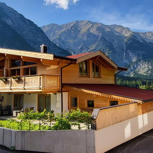 Hotel Chalet In Leutasch Near Ski Trails cazare Leutasch