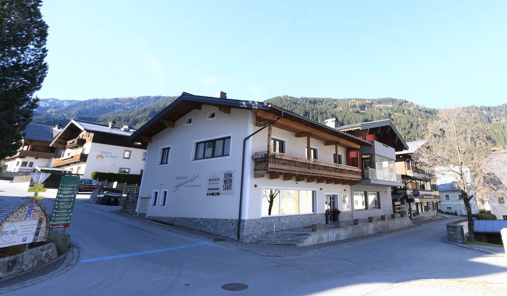 Hotel High-Quality Holiday Apartment In Oberkrimml Near Waterfalls