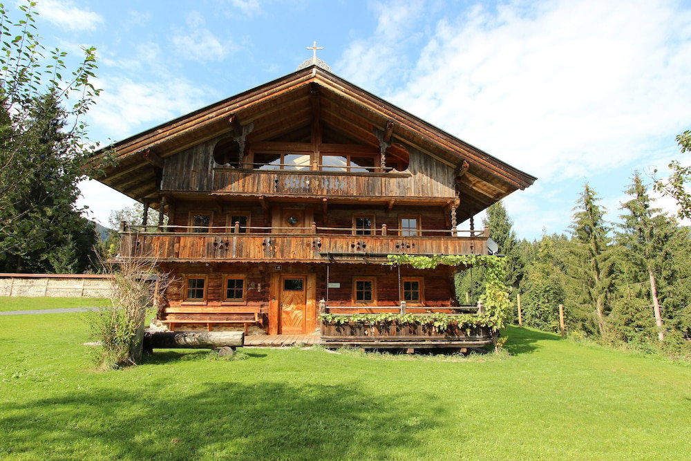 Hotel Farmhouse In Hopfgarten Near Skiwelt
