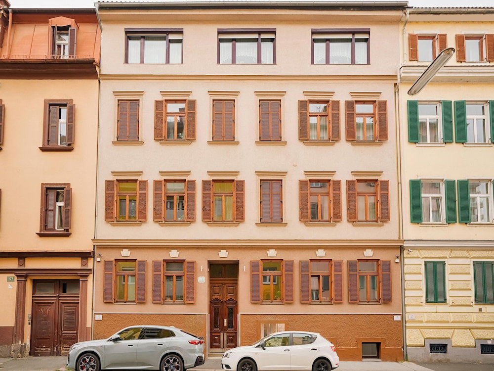 Hotel Elegant Central Apartment In Graz