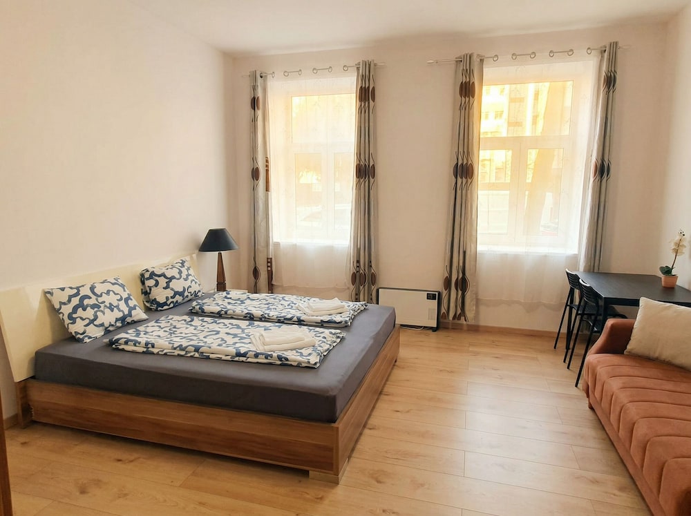 Hotel Only 15 Min To Center - Comfortable 1Br Apartment With Tv & Wifi