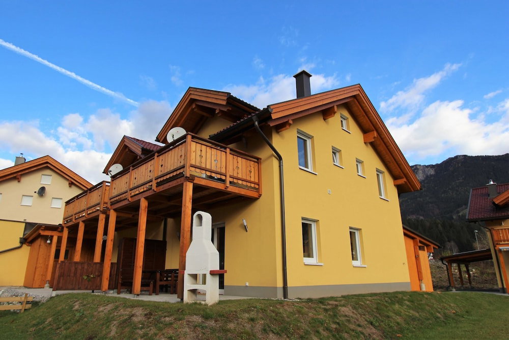 Hotel Chalet In Kotschach Near Ski Slopes & Sauna