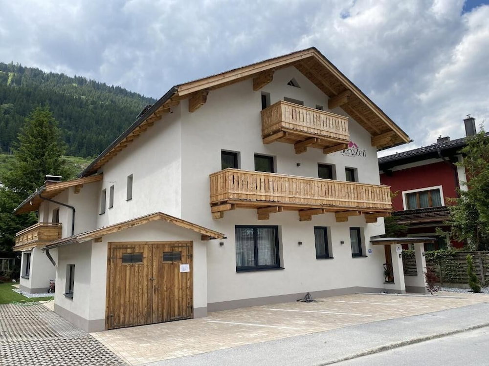 Hotel Bergzeit Appartements