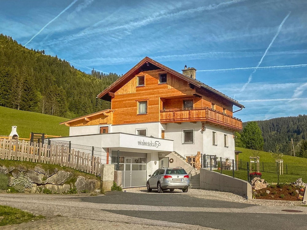 Hotel Chalet In Filzmoos Near Tauern Mountains