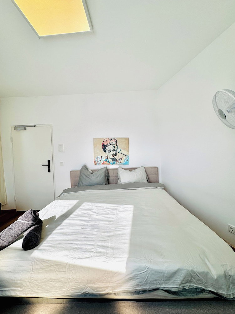Hotel Cozy 5Br Apartment Near Kaufpark