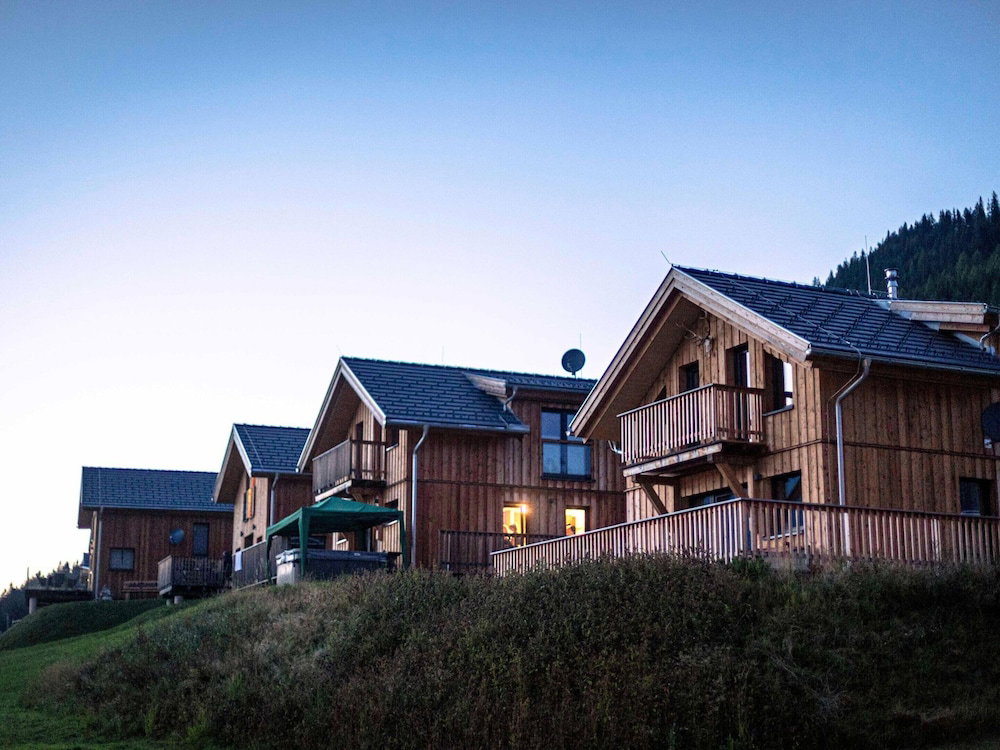 Hotel Beautiful Chalet Near Ski-Lift