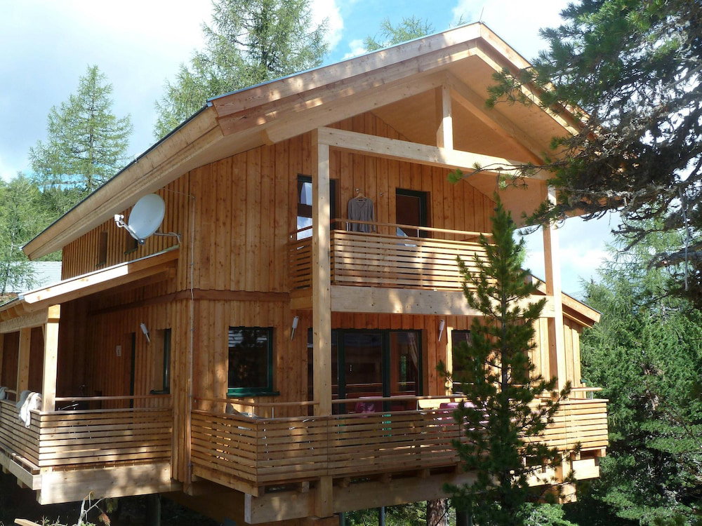 Hotel Chalet In Alps Near Ski Slopes & Sauna