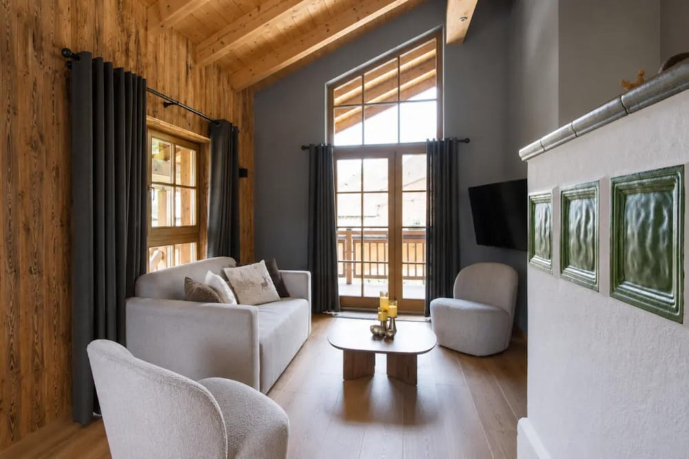 Hotel Elegant Alpine Chalet For 10 Guests