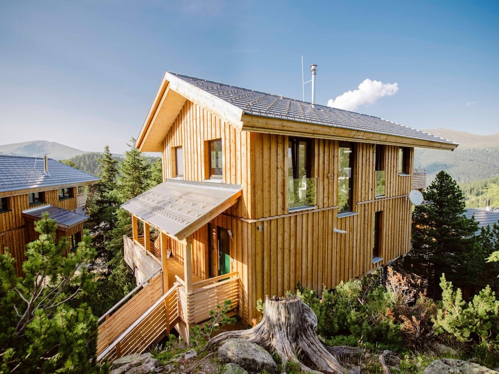 Hotel Chalet In Alps Near Ski Slopes With Jacuzzi