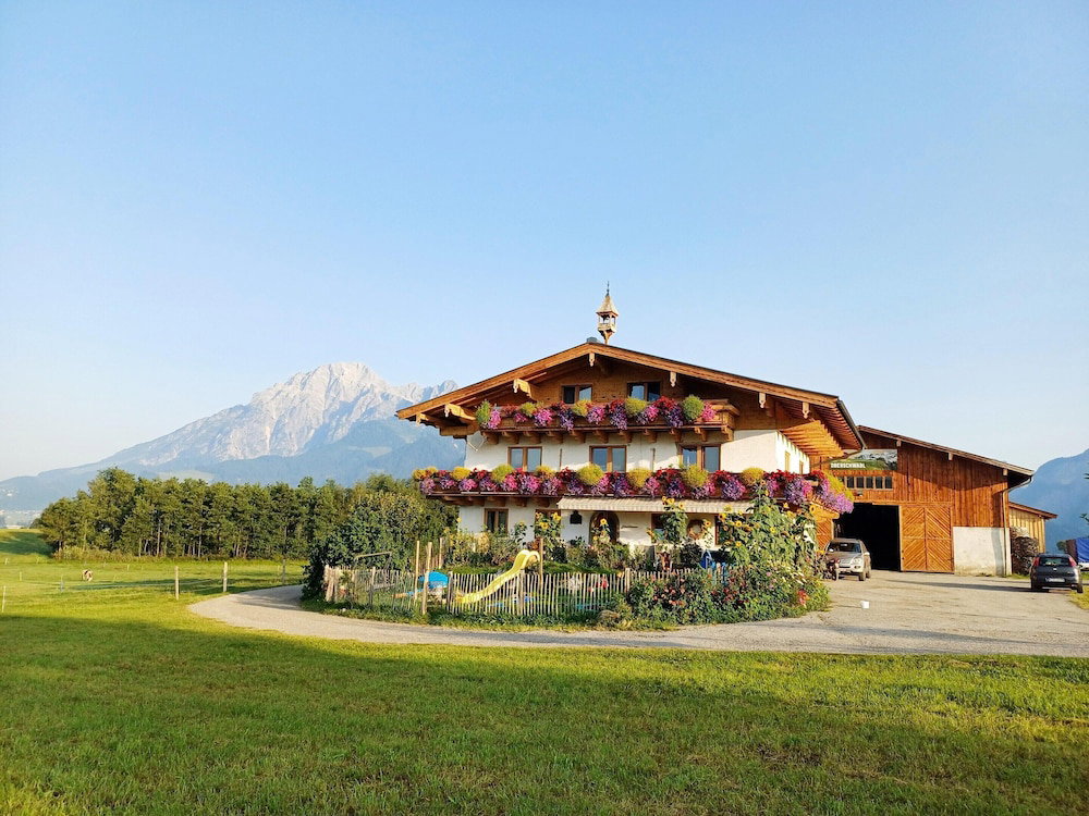 Hotel Holiday On An Organic Farm Near Ski Slopes