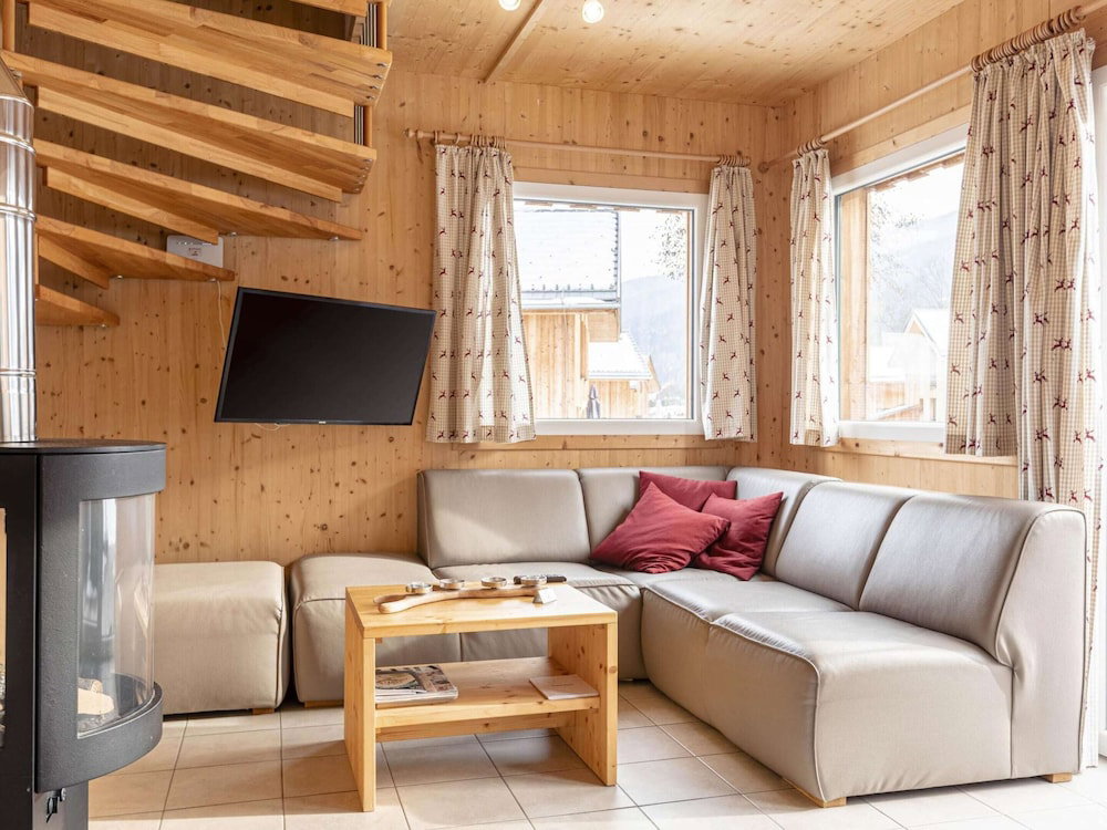 Hotel Lush Chalet With Hot Tub
