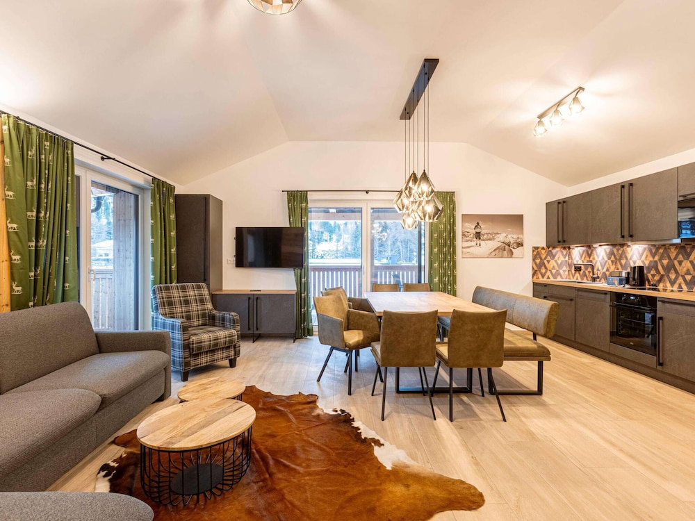 Hotel Holiday Apartment Near Ski Slope