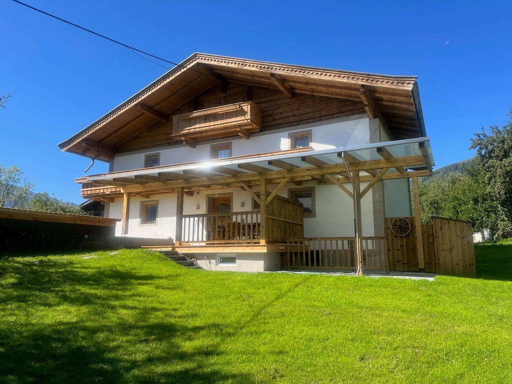 Hotel Renovated Farmhouse Stoanerbauer With View