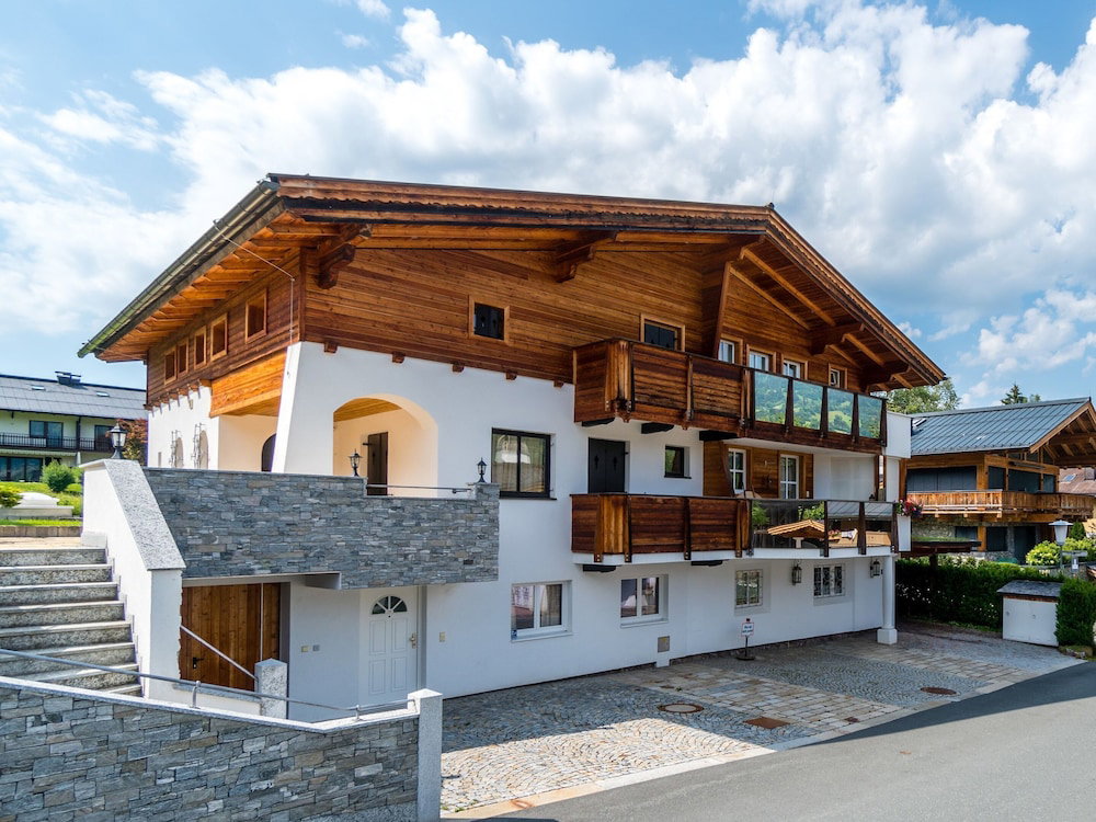 Hotel Spacious Apartment In Kitzbuhel Near Ski Lift