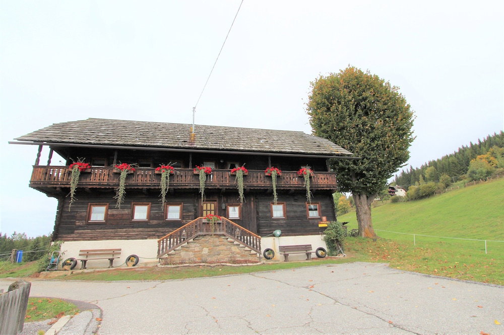 Hotel Characterful Old Farmhouse With 4 Apartments In Fresach / Carinthia With Garden