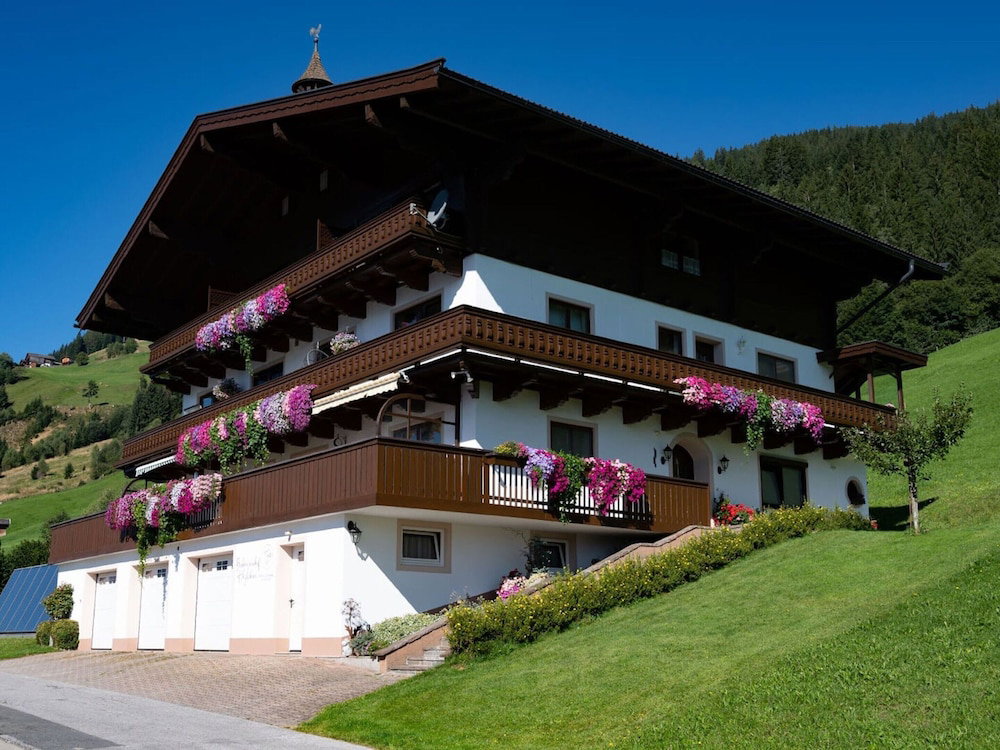 Hotel Farmhouse In Hollersbach Near Ski Slopes